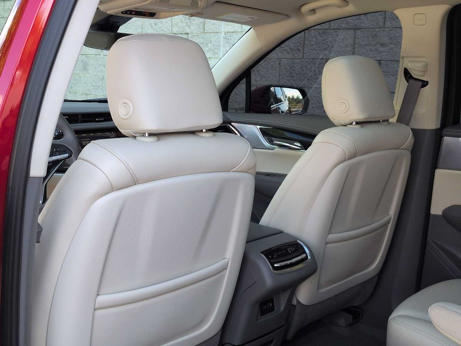 Used 2024 Cadillac XT6 Premium Luxury w/ Technology Package AWD/4WD image 19