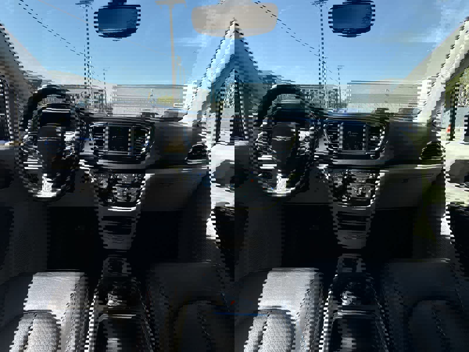 Used 2019 Chrysler Pacifica Touring-L image 21