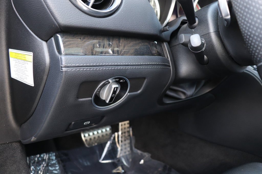 Used 2014 Mercedes-Benz SL 550 w/ Driver Assistance Package image 41