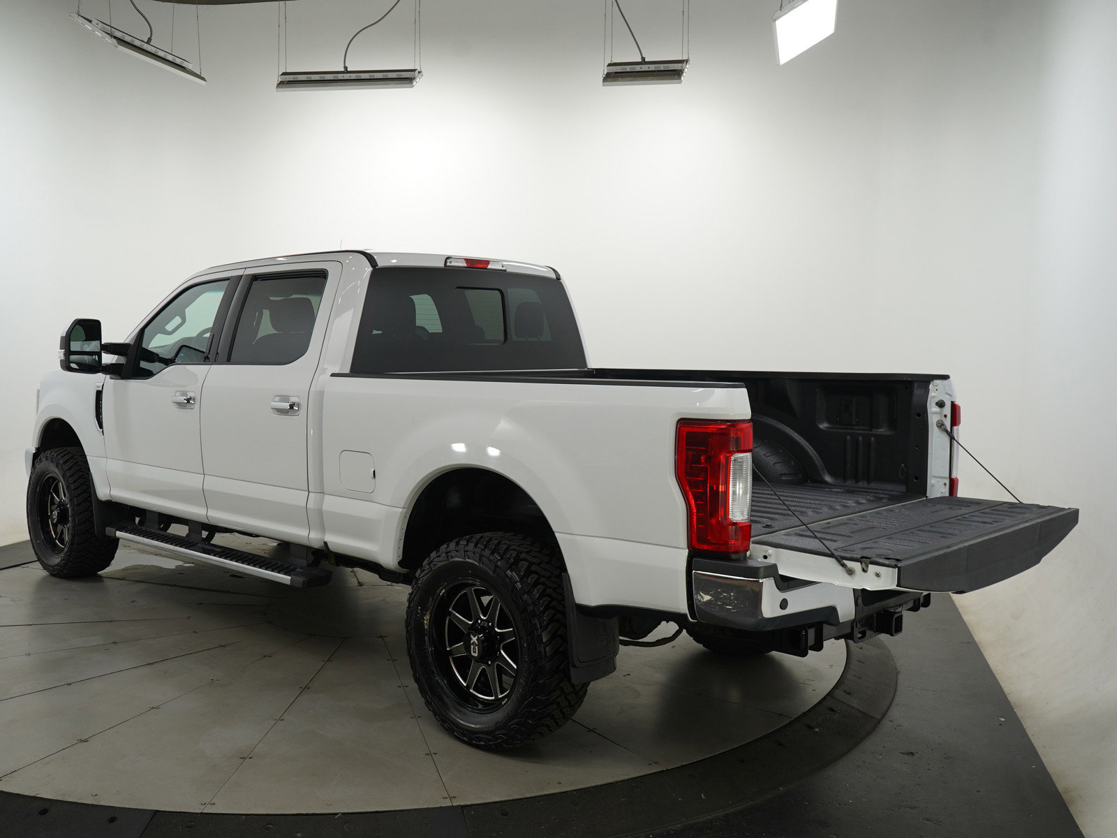 Used 2019 Ford F250 XLT w/ XLT Premium Package image 9
