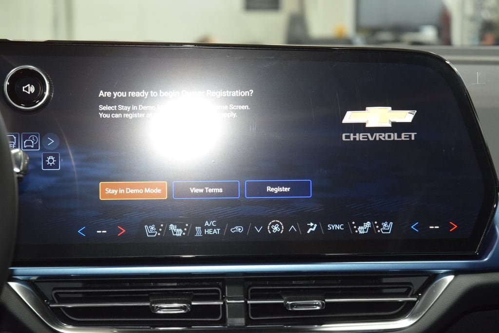 New 2026 Chevrolet Equinox EV LT w/ Convenience Package II AWD/4WD image 22