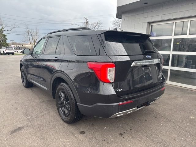 Used 2021 Ford Explorer XLT w/ Equipment Group 202A AWD/4WD image 4