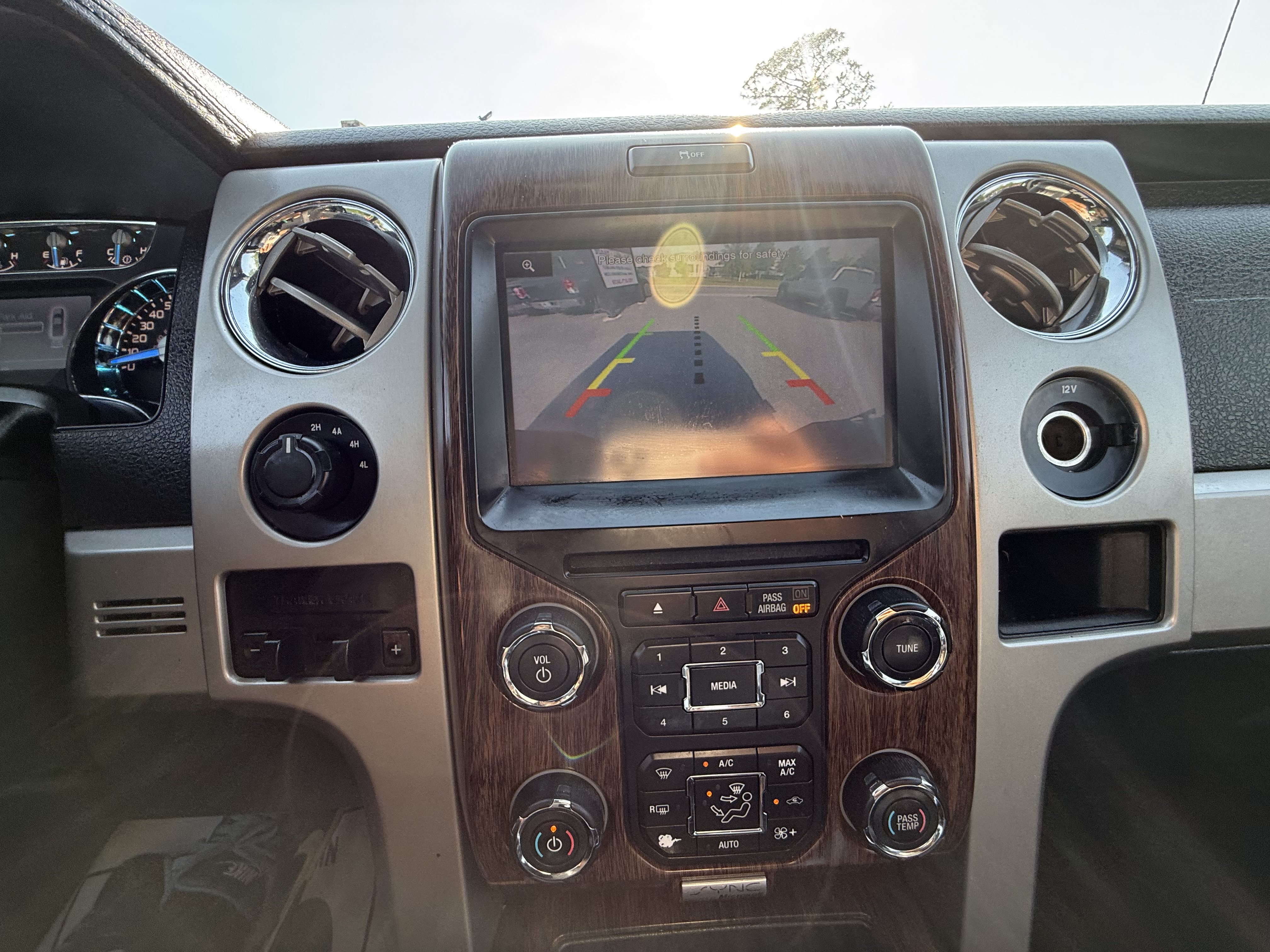 Used 2014 Ford F150 Lariat w/ Equipment Group 501A Mid AWD/4WD image 17