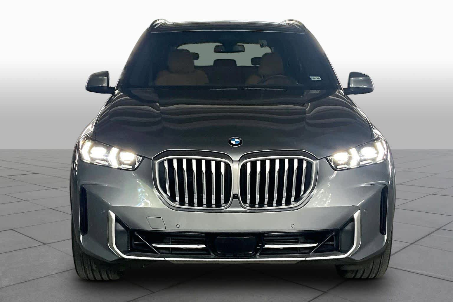 Used 2024 BMW X5 sDrive40i w/ Executive Package RWD image 3