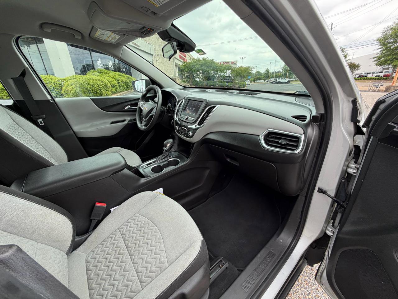 Used 2022 Chevrolet Equinox LS w/ Driver Confidence II Package FWD image 38