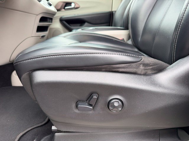 Used 2020 Chrysler Voyager Lxi FWD image 23