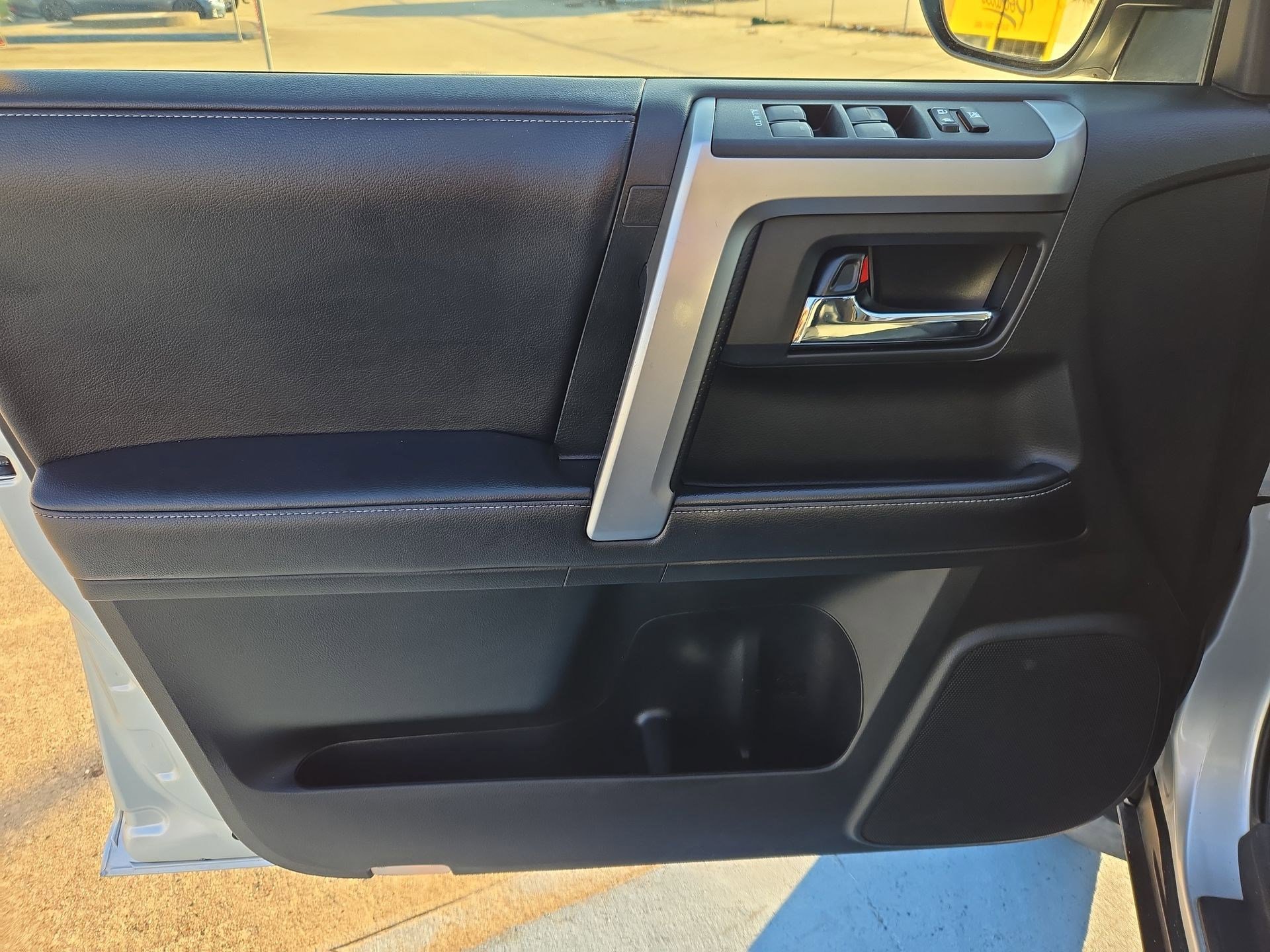 Used 2018 Toyota 4Runner SR5 Premium image 12