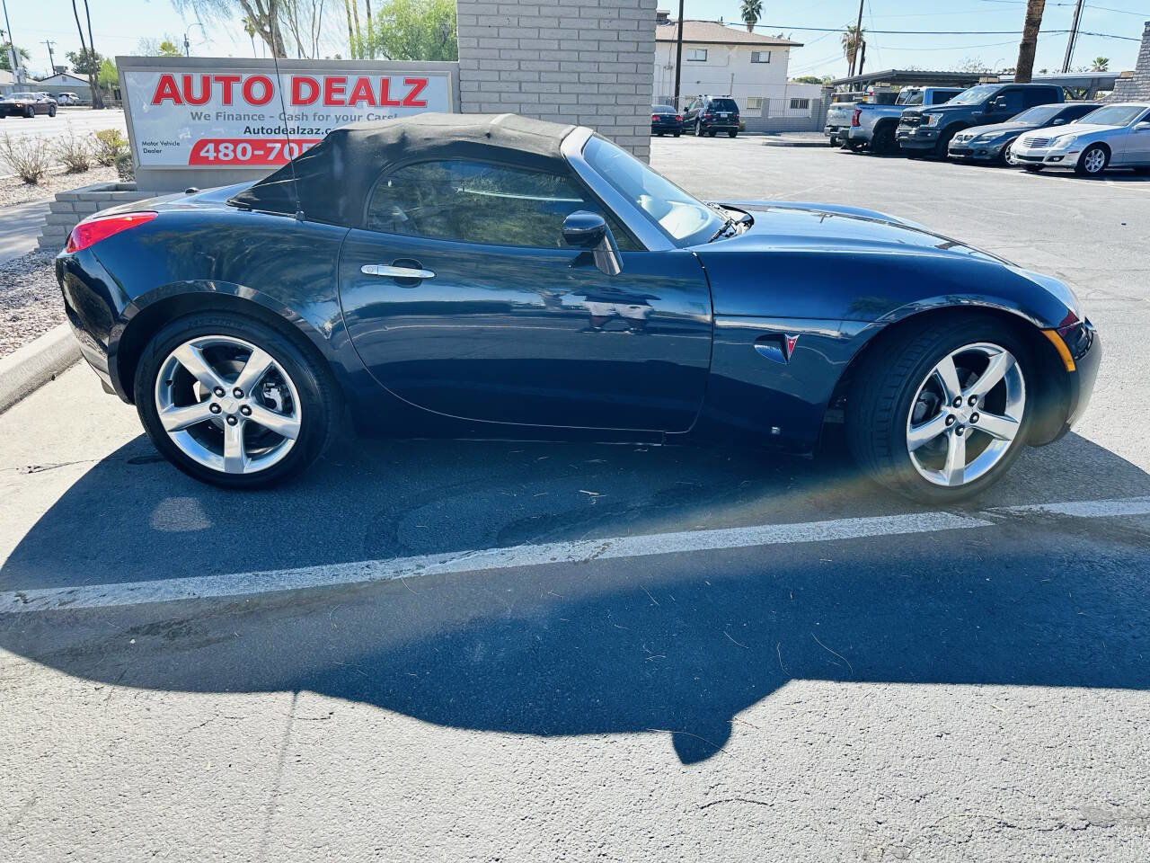 Used 2006 Pontiac Solstice Convertible w/ Premium Package RWD image 8