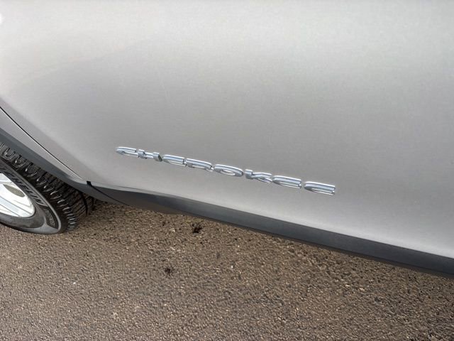 Used 2019 Jeep Cherokee Latitude w/ Cold Weather Group image 47