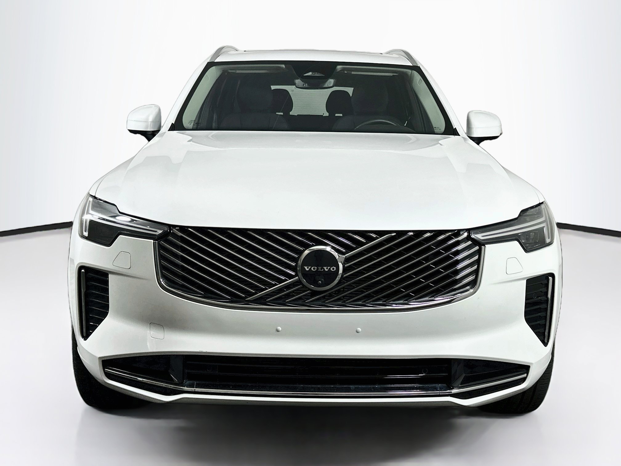 Used 2025 Volvo XC90 B5 Plus AWD/4WD image 2