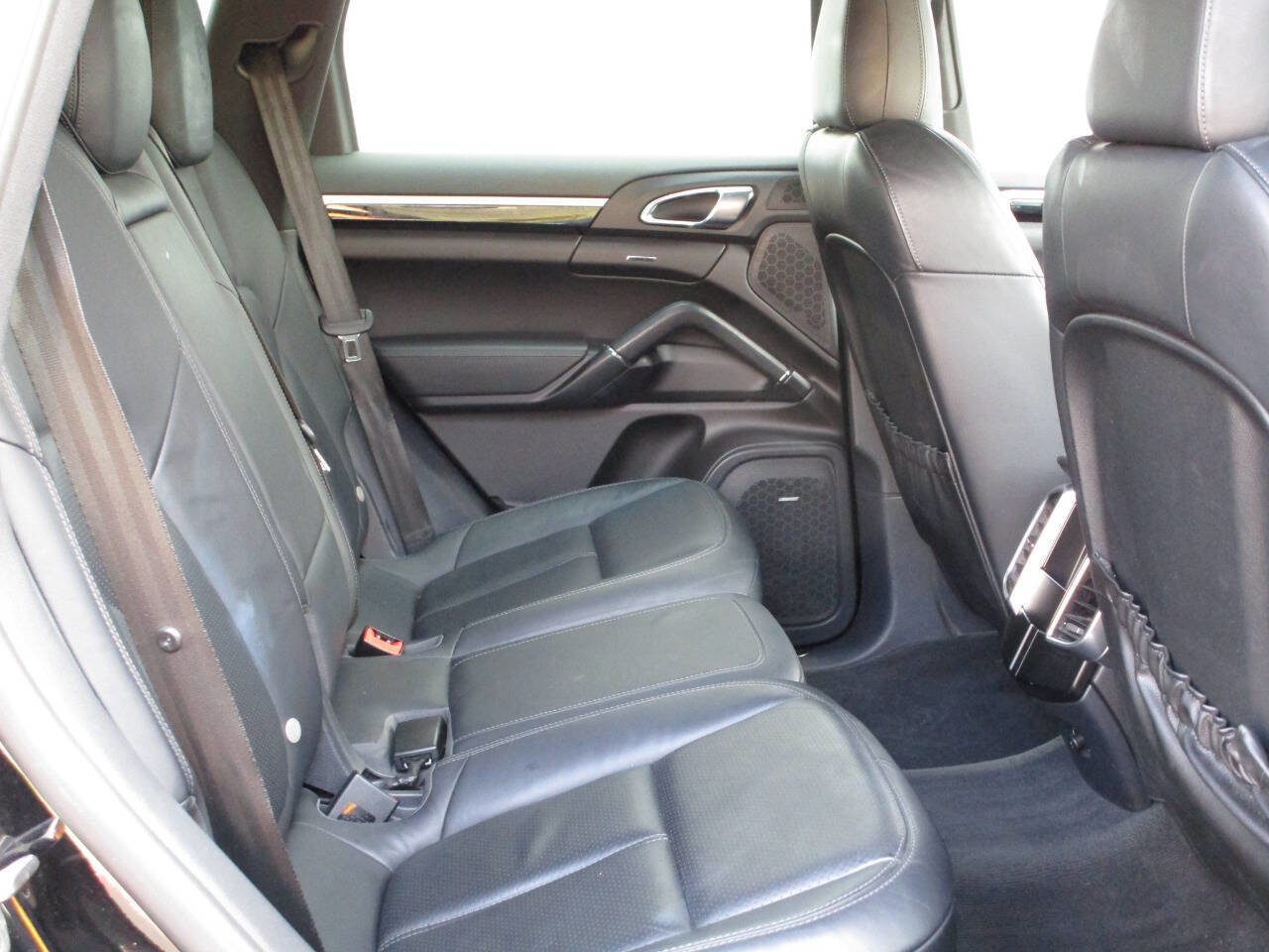 Used 2014 Porsche Cayenne Diesel Platinum Edition image 14