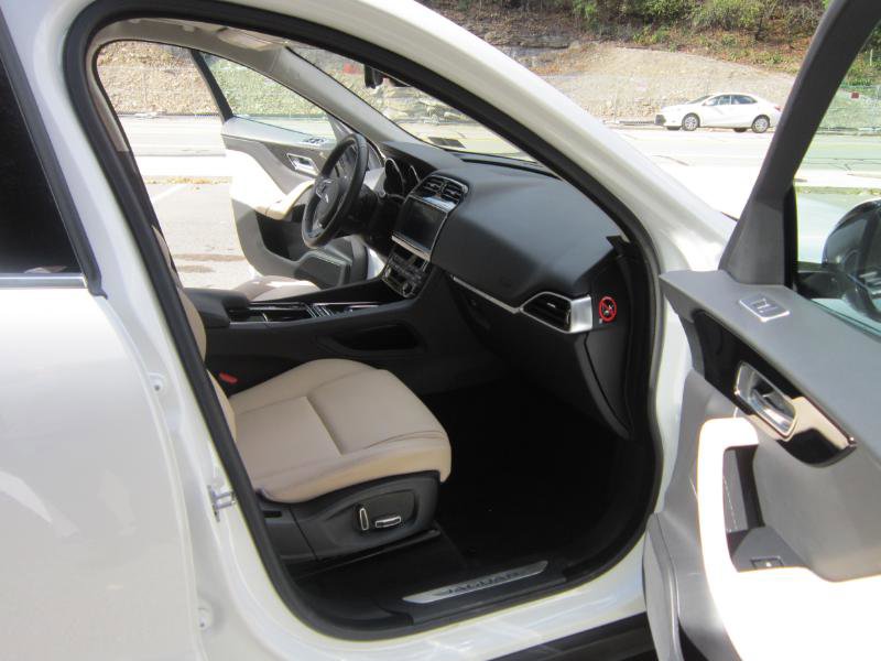 Used 2019 Jaguar F-PACE Premium image 8