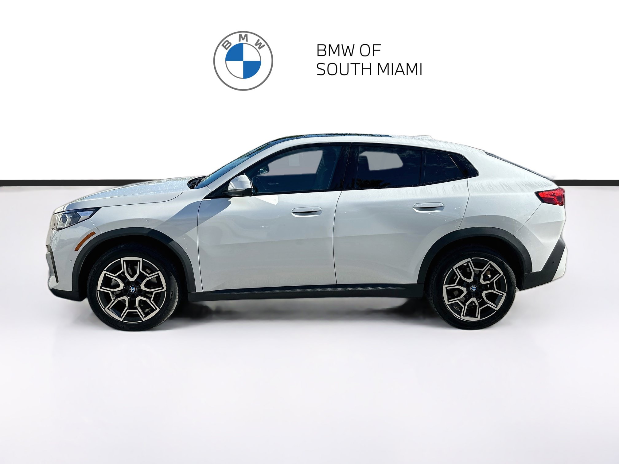 Certified 2025 BMW X2 xDrive28i AWD/4WD image 4
