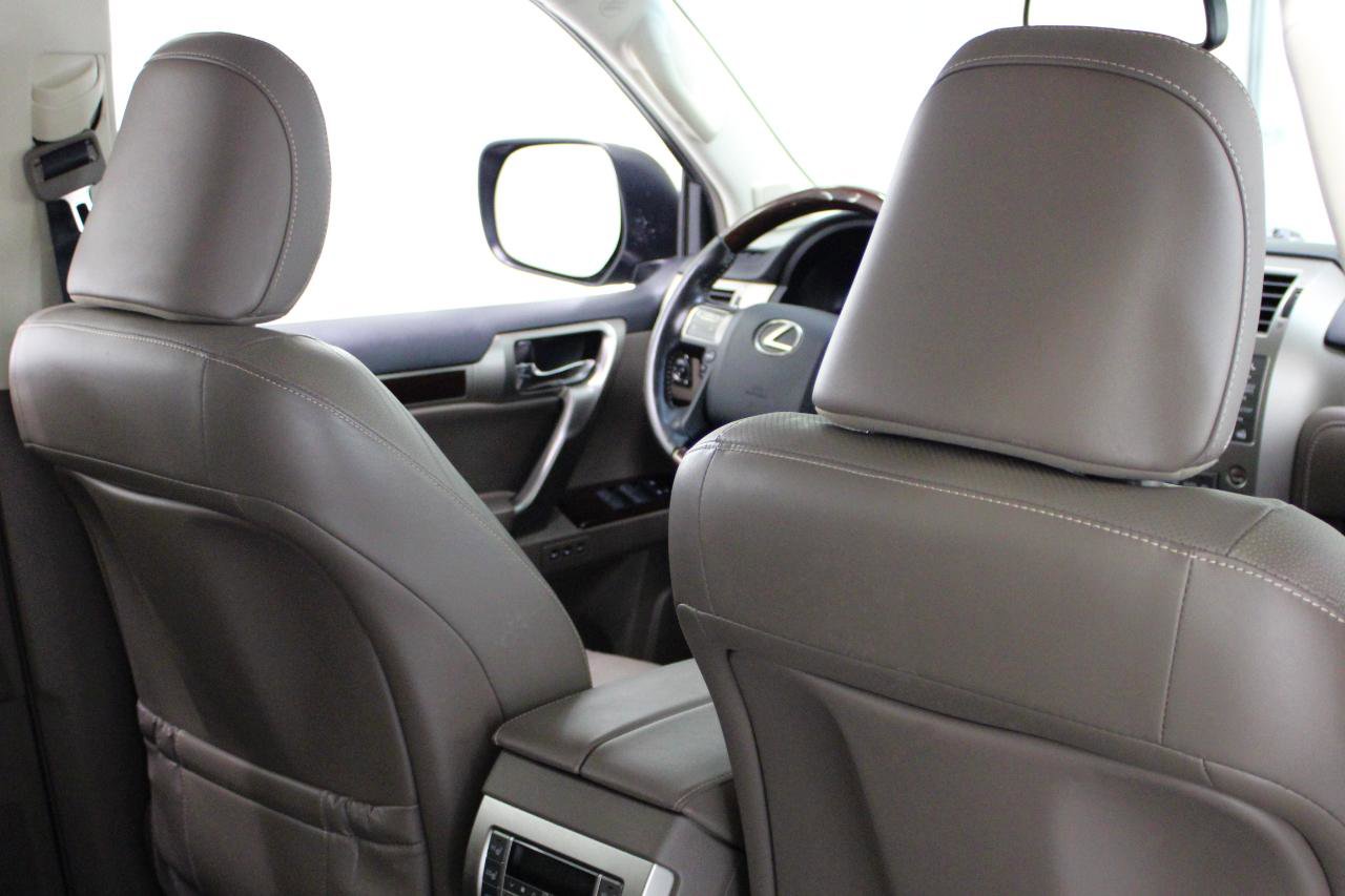Used 2017 Lexus GX 460 Premium w/ Premium Package image 44