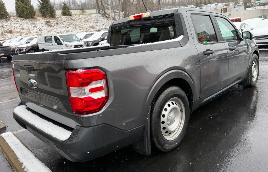 Used 2022 Ford Maverick XL image 2