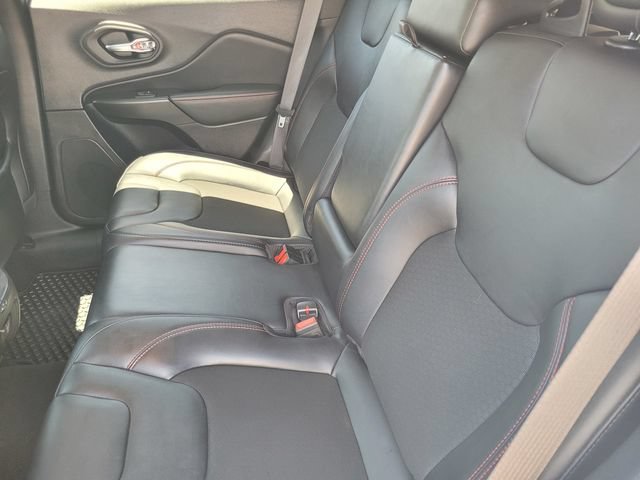 Used 2022 Jeep Cherokee Trailhawk w/ Comfort/Convenience Group AWD/4WD image 13