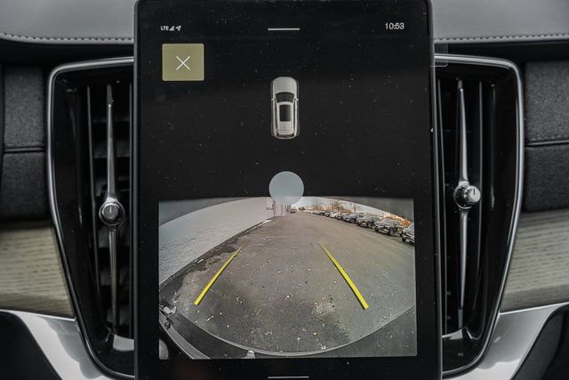 Certified 2025 Volvo XC90 T8 Core w/ Climate Package image 39