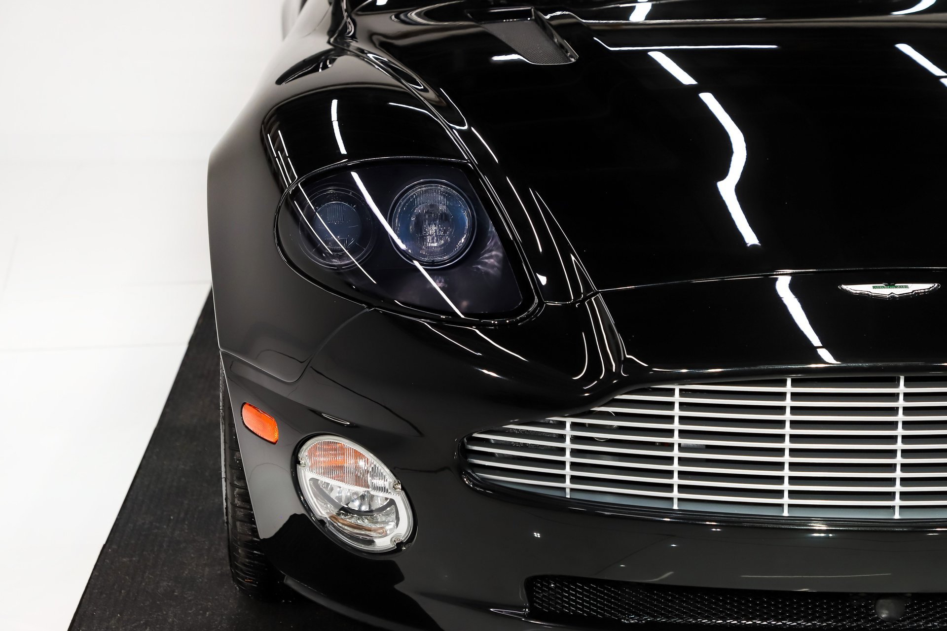 Used 2003 Aston Martin Vanquish image 31