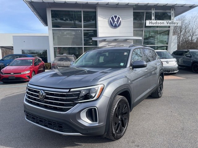 Used 2025 Volkswagen Atlas SE w/ Panoramic Sunroof Package