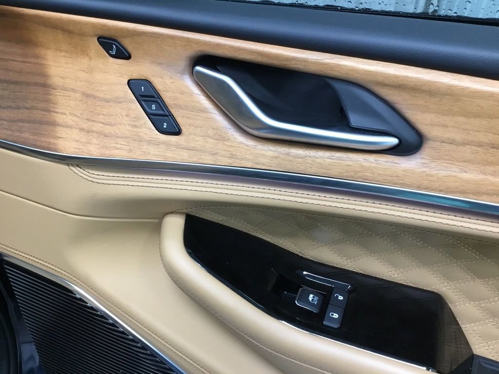 Used 2023 Jeep Grand Cherokee L Summit image 46