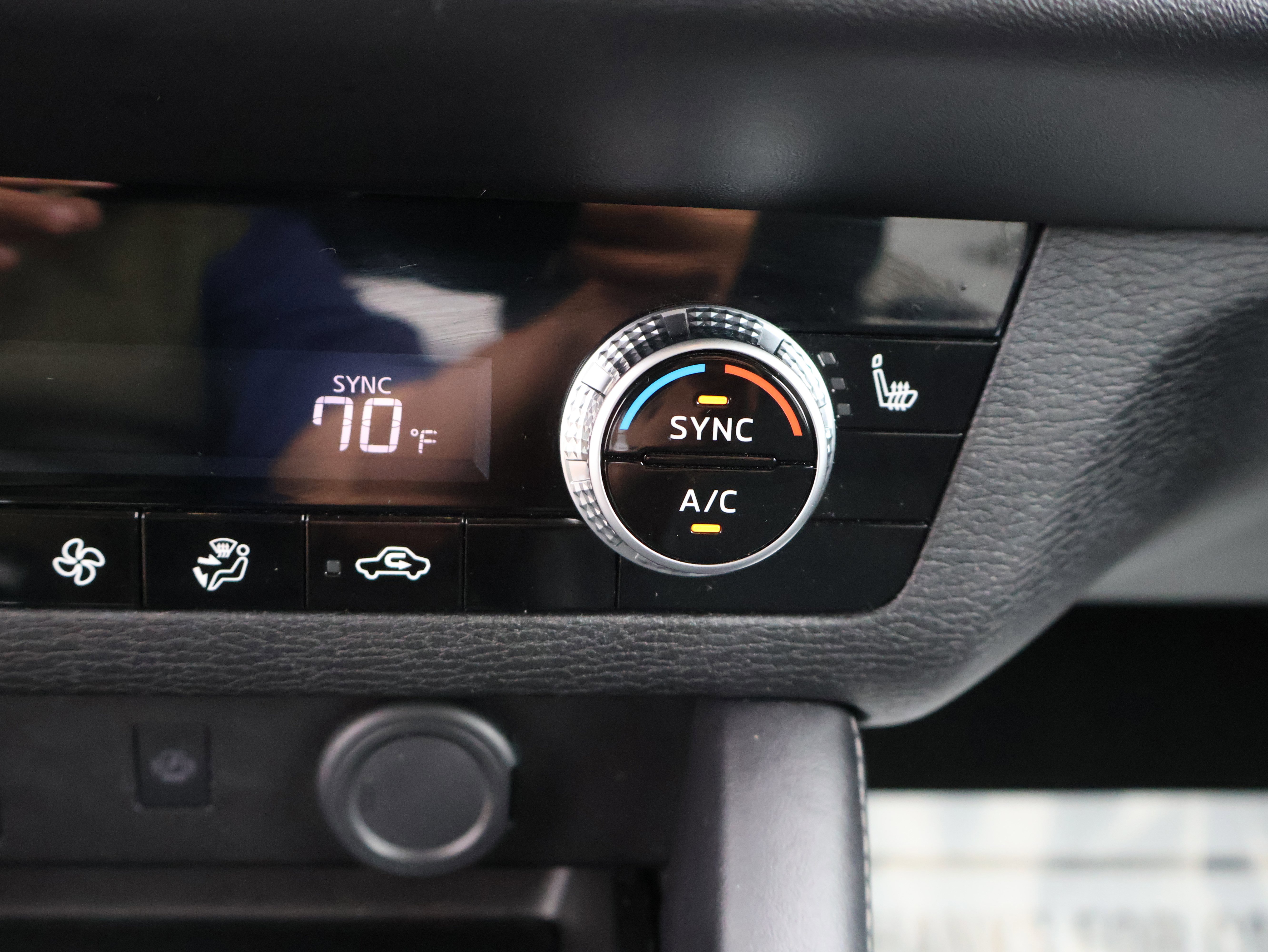 Used 2025 Mitsubishi Outlander SE image 31