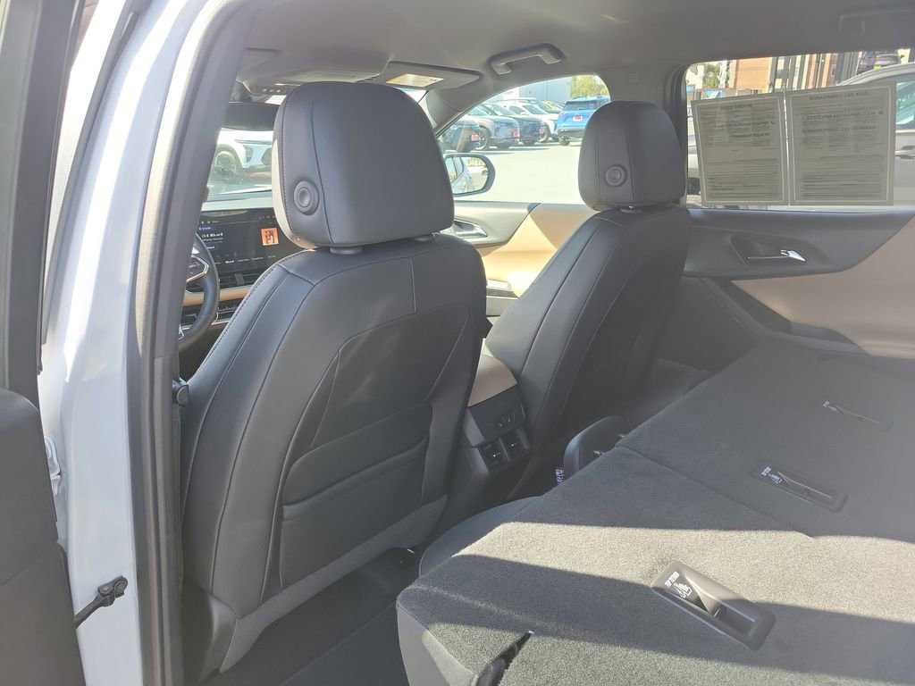 Used 2025 Chevrolet Equinox ACTIV w/ Convenience Package III image 14