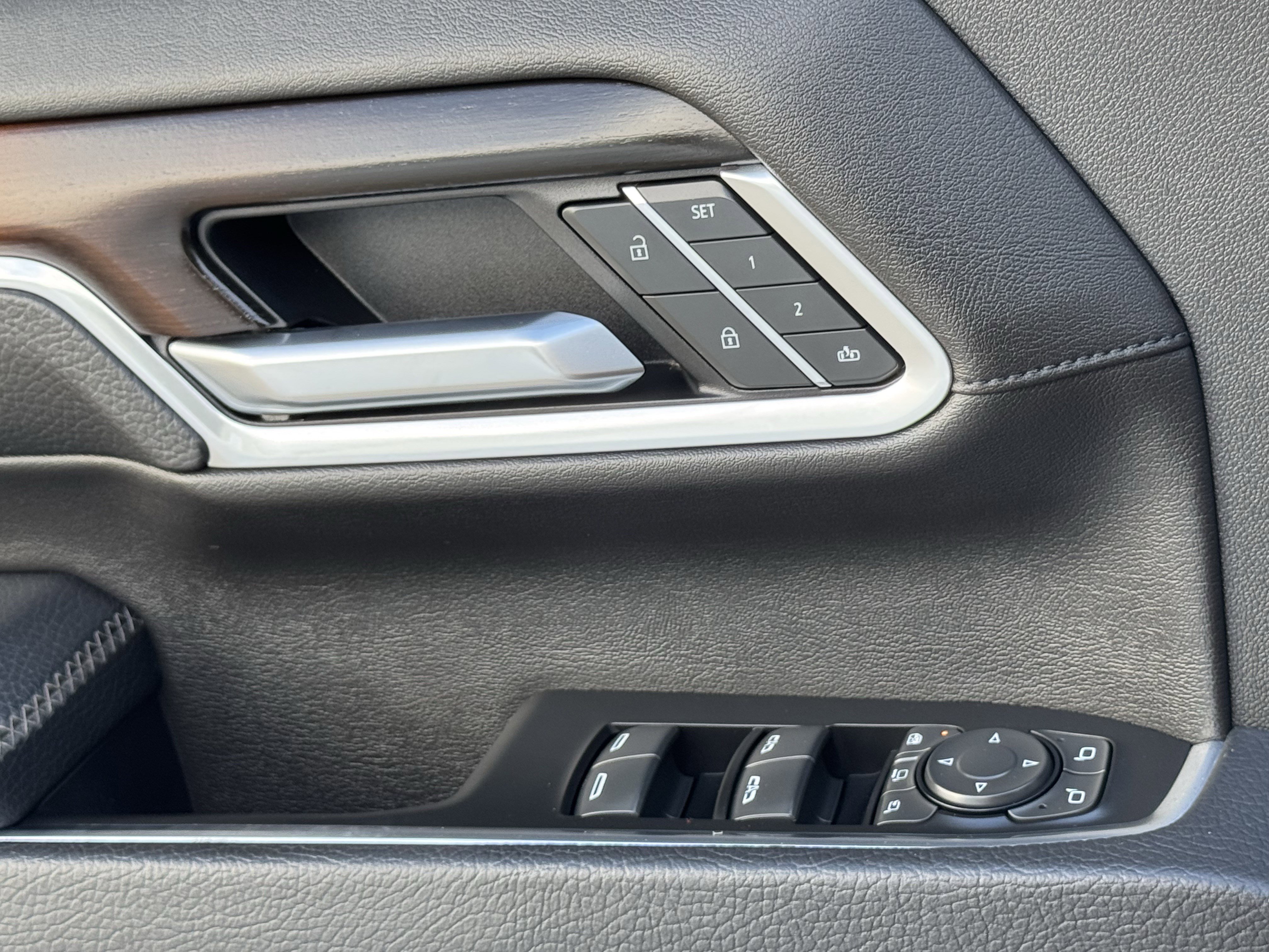 Used 2025 GMC Sierra 3500 Denali image 26