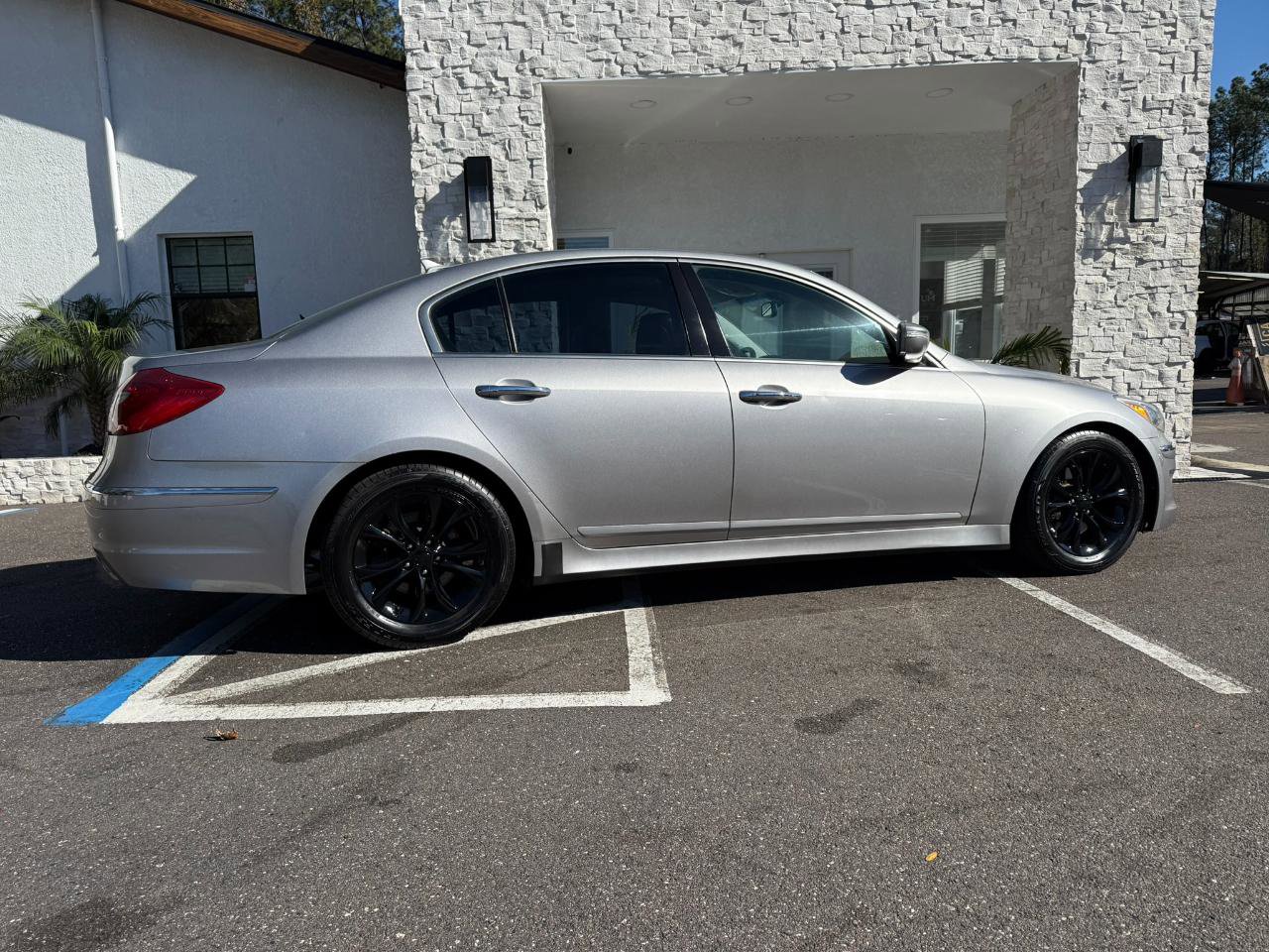 Used 2013 Hyundai Genesis 3.8 image 16