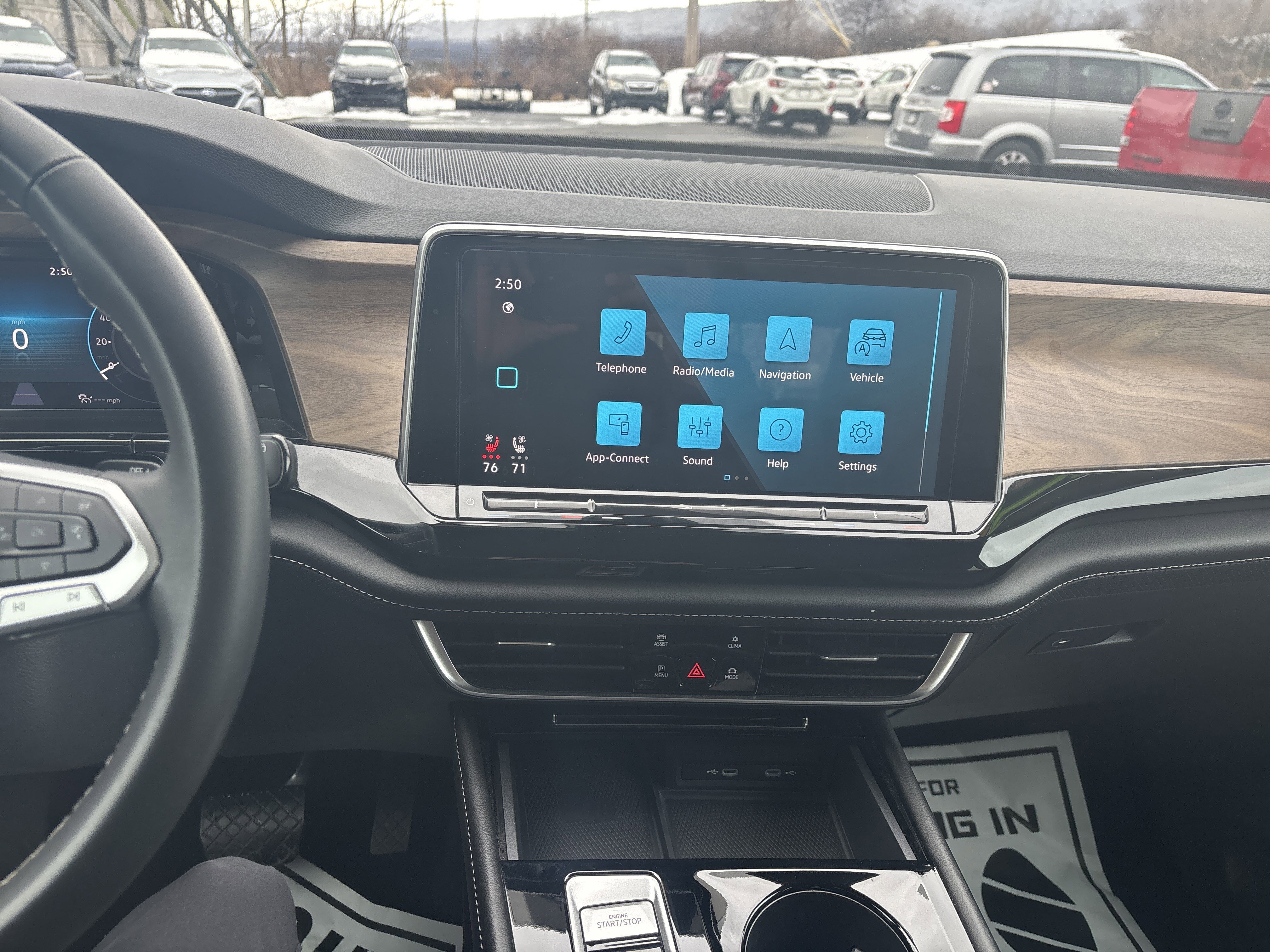 Used 2024 Volkswagen Atlas SE image 25