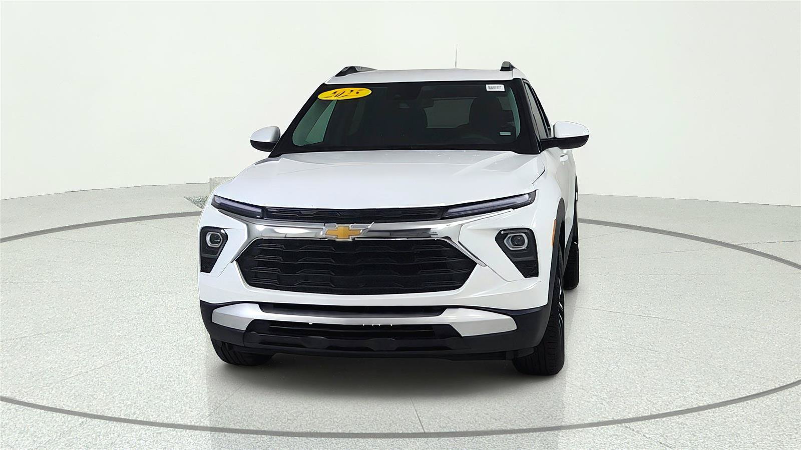 Used 2025 Chevrolet TrailBlazer LT FWD image 2