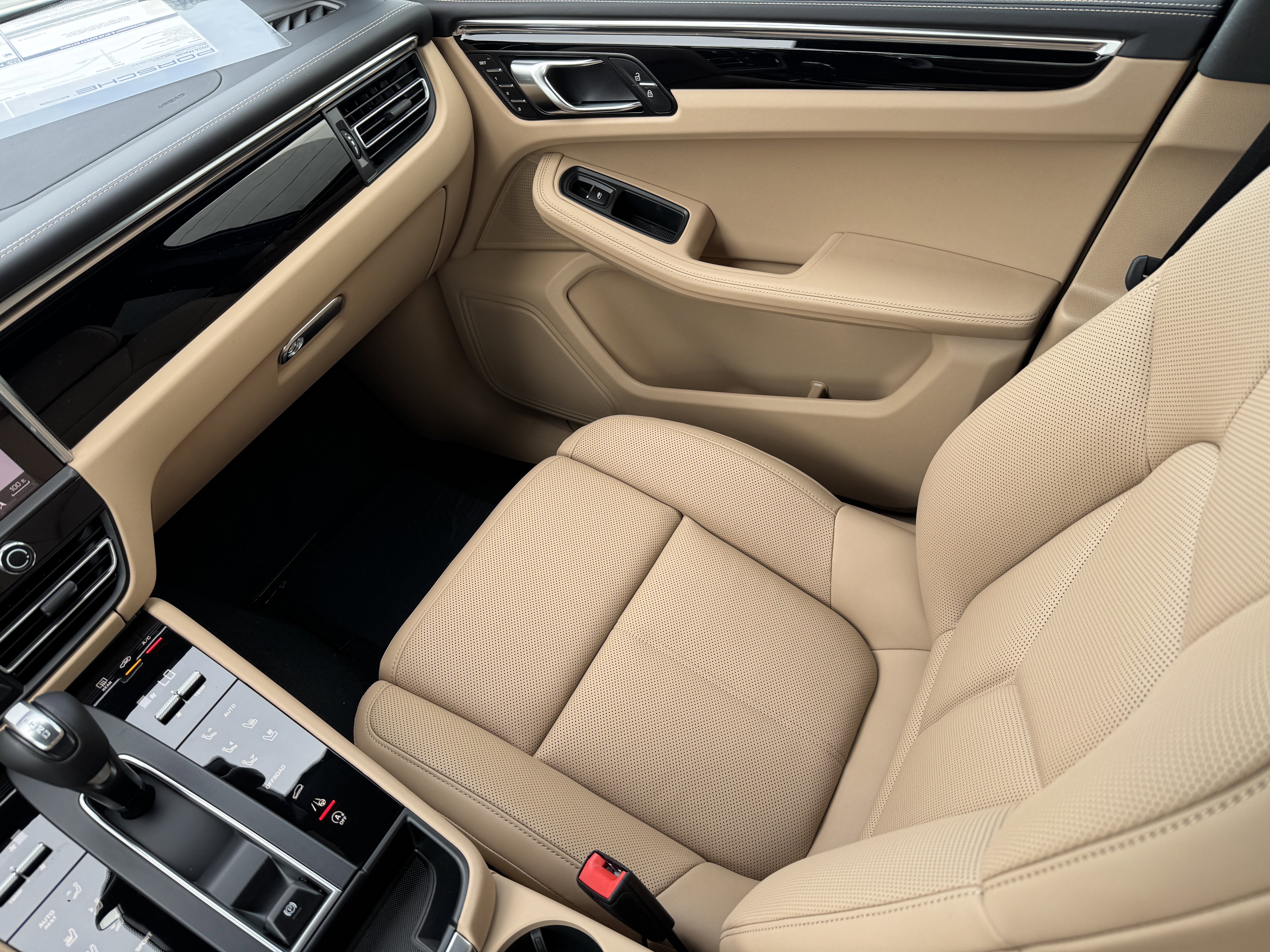 New 2026 Porsche Macan image 19