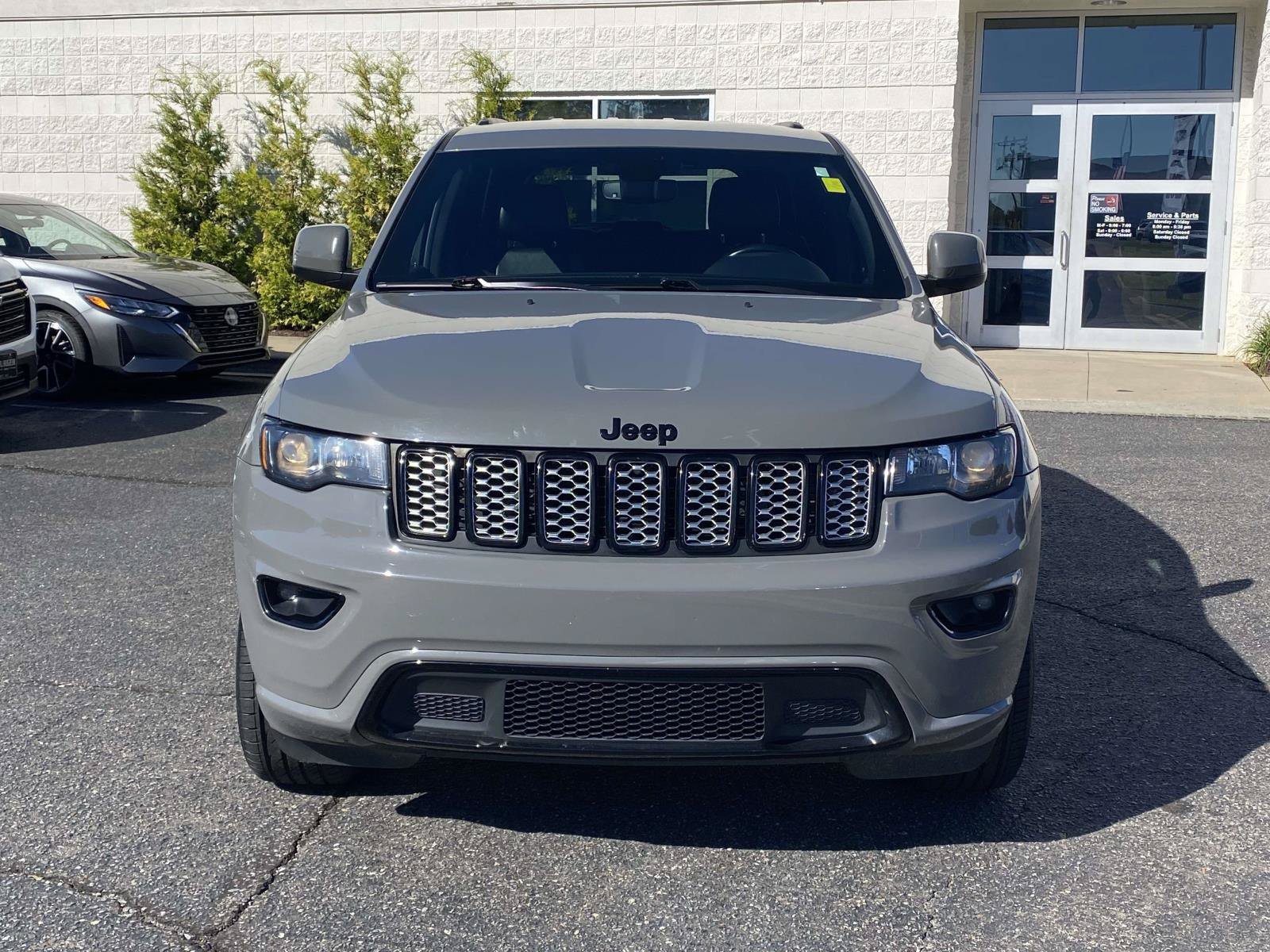 Used 2020 Jeep Grand Cherokee Altitude AWD/4WD image 2