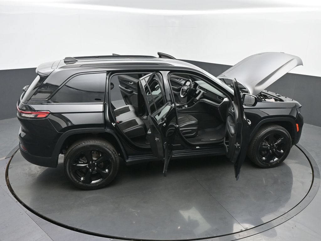 Used 2023 Jeep Grand Cherokee Altitude AWD/4WD image 62