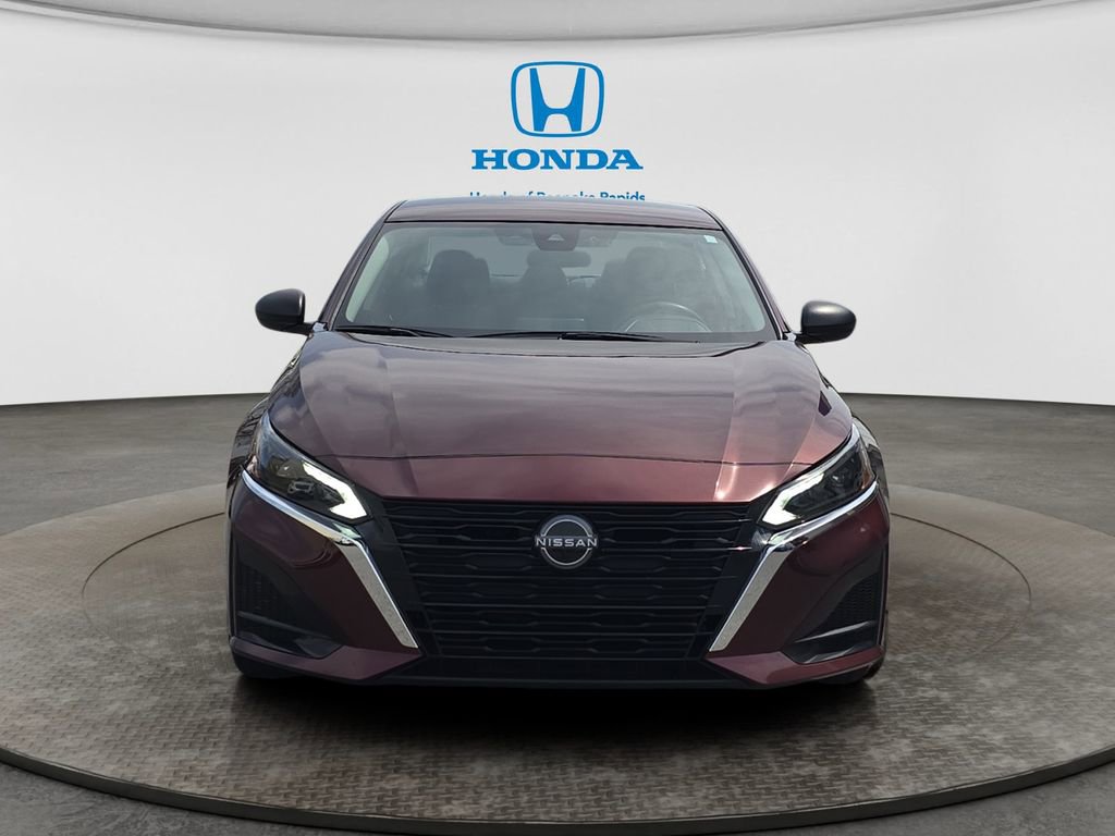 Used 2024 Nissan Altima 2.5 SV FWD image 8