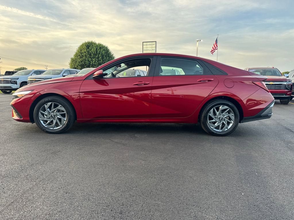 Used 2024 Hyundai Elantra SEL FWD image 3