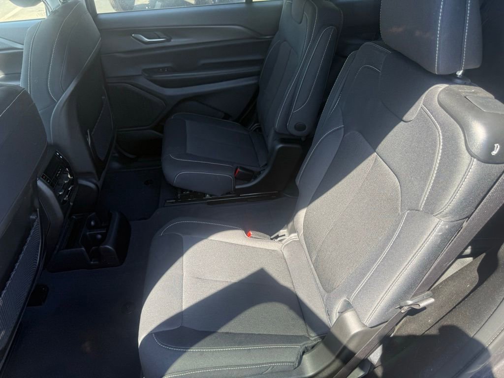 Used 2023 Jeep Grand Cherokee L Laredo AWD/4WD image 27