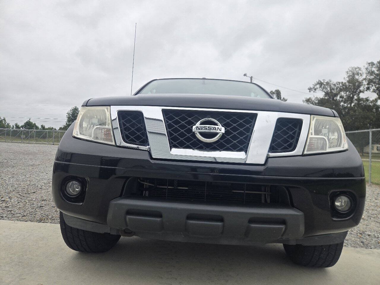 Used 2014 Nissan Frontier SV w/ SV Value Truck Package AWD/4WD image 11