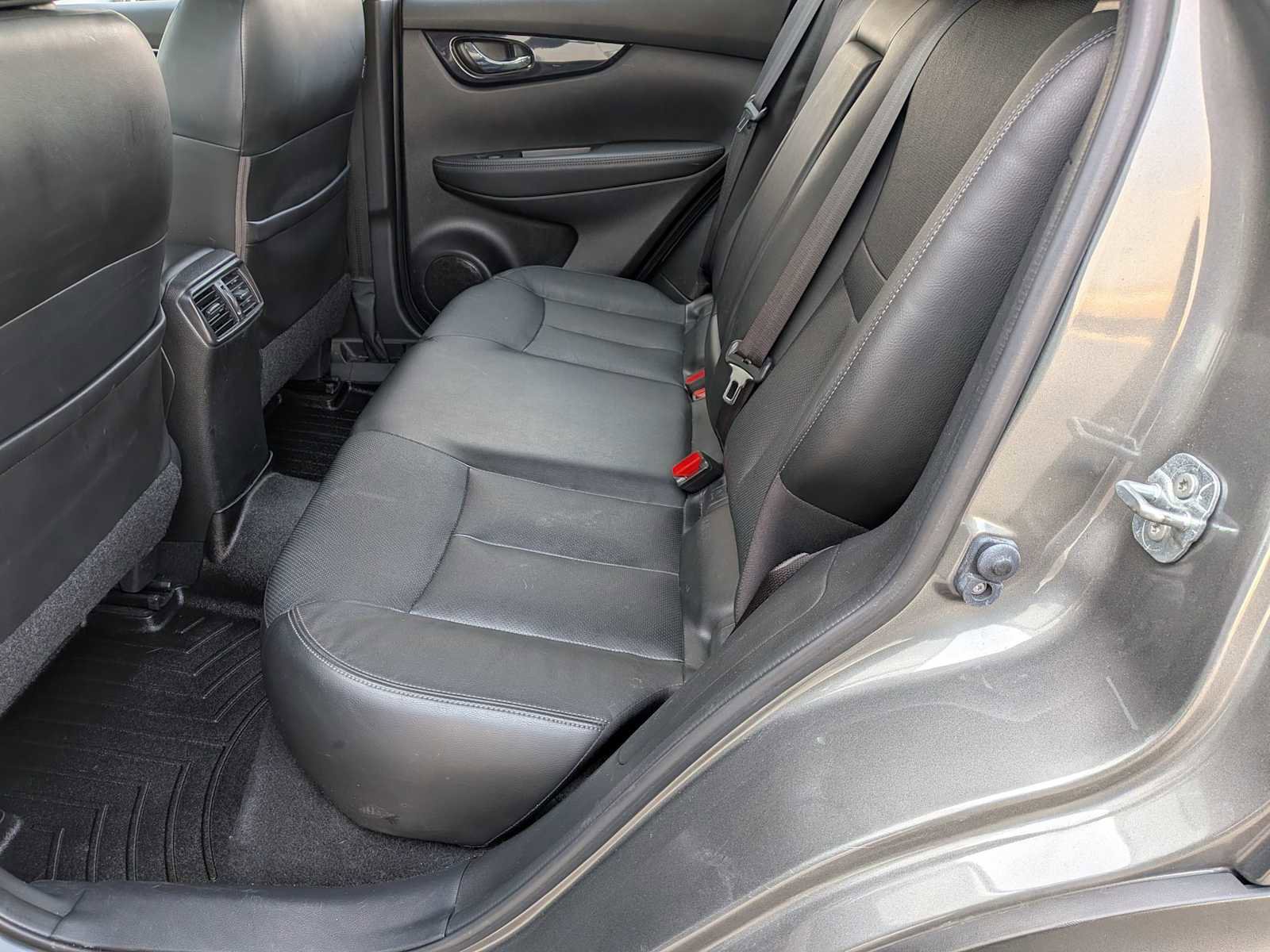 Used 2017 Nissan Rogue Sport SL w/ SL Premium Package image 19