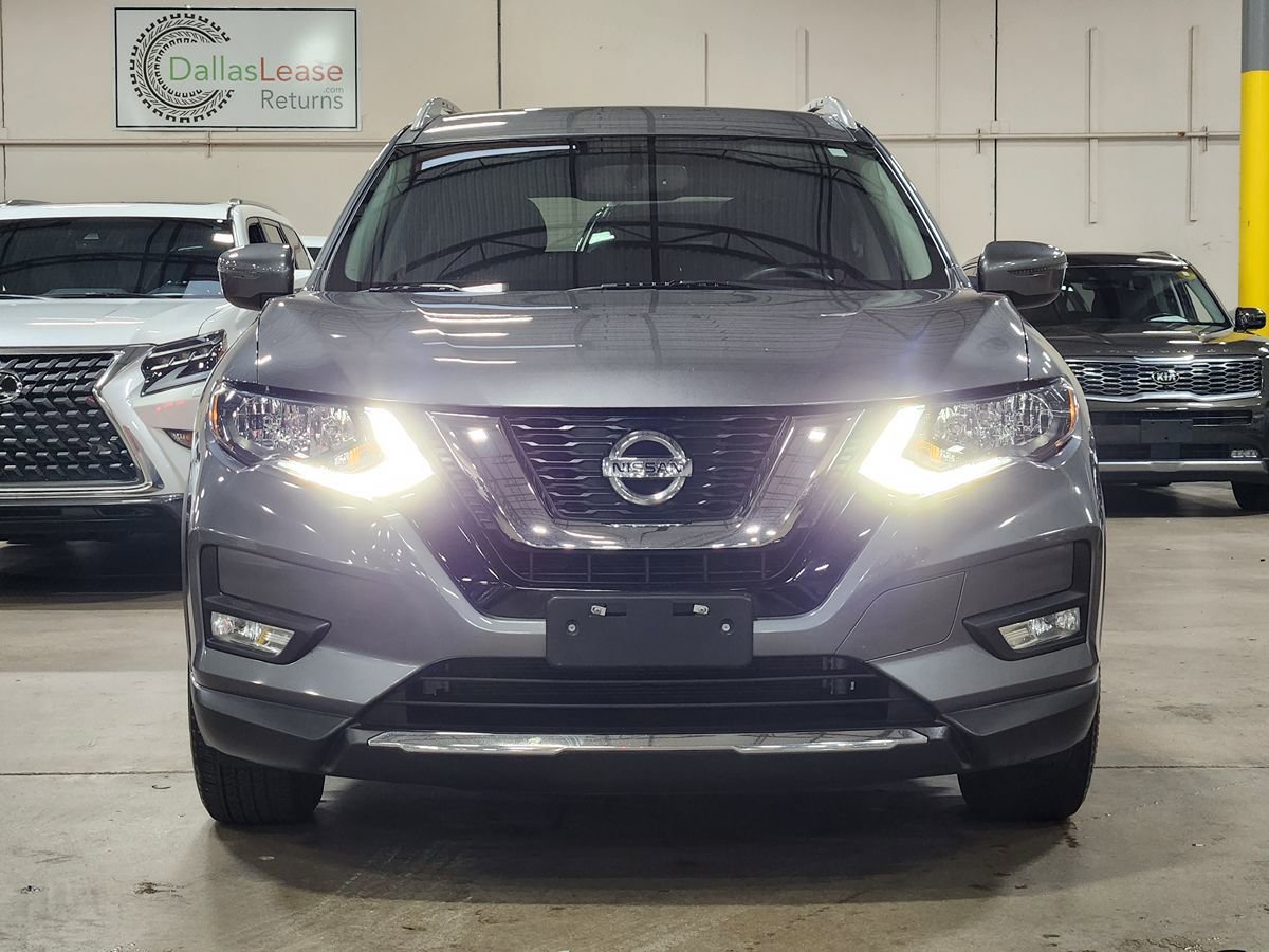 Used 2017 Nissan Rogue SV w/ SV Family Package FWD image 2