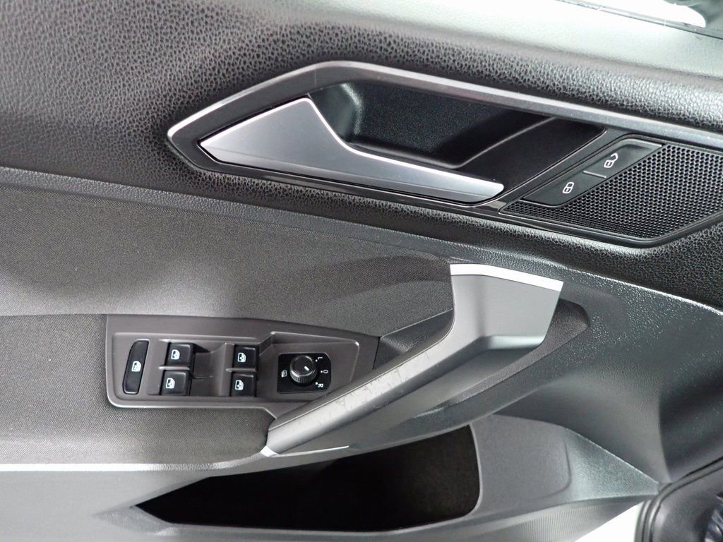 Used 2018 Volkswagen Tiguan S image 22