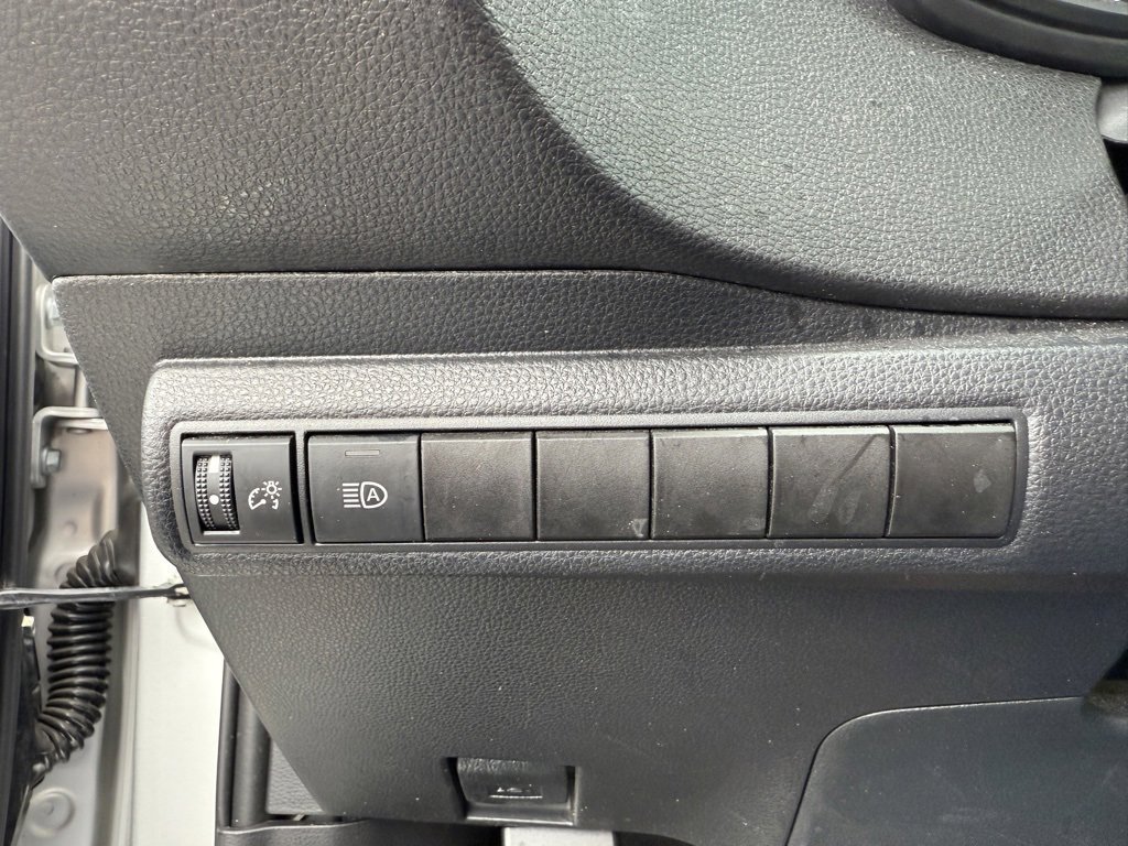Used 2021 Toyota Corolla LE image 31