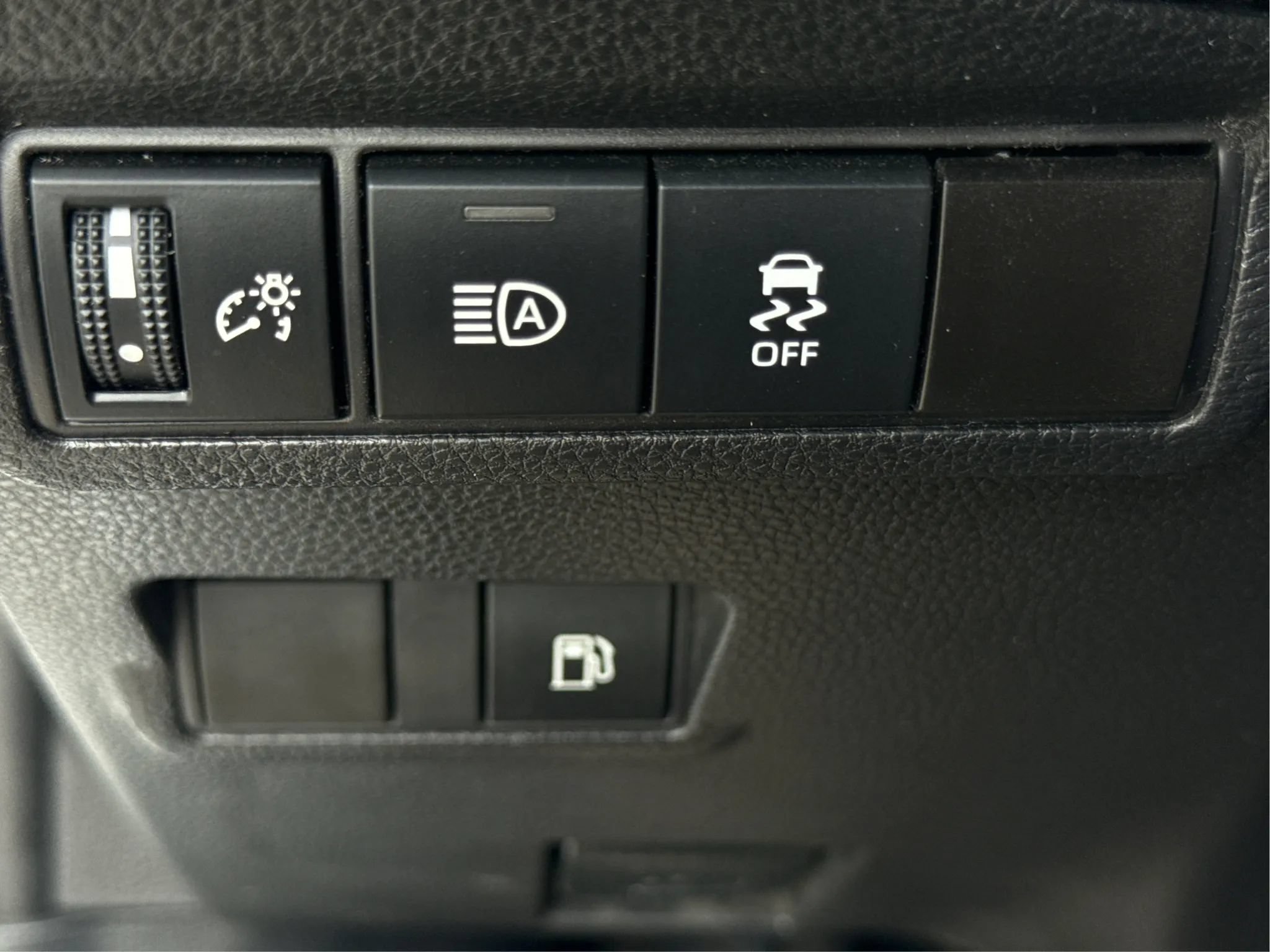 Used 2025 Toyota Corolla Cross AWD Hybrid image 51