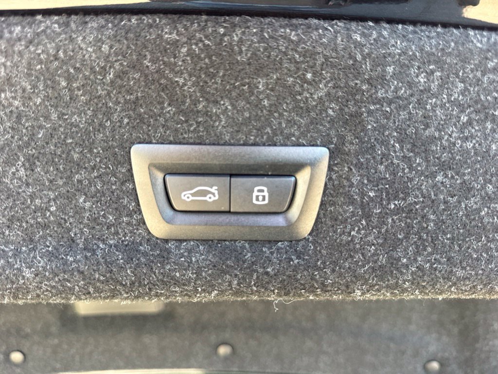 Used 2026 BMW 330i Sedan w/ Convenience Package RWD image 16