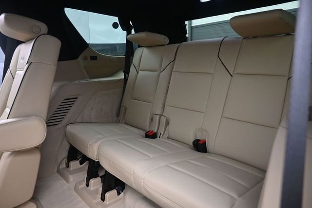 Used 2023 Cadillac Escalade Premium Luxury AWD/4WD image 15