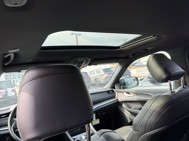 New 2026 Jeep Grand Cherokee Altitude image 10