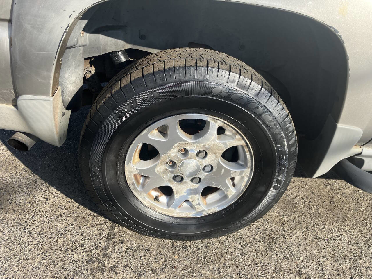 Used 2003 Chevrolet Suburban Z71 image 14