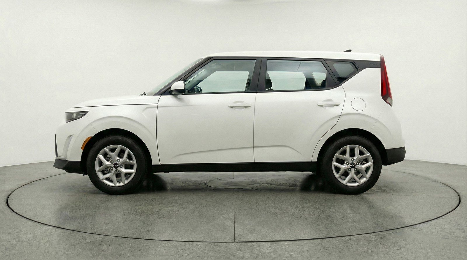 Used 2025 Kia Soul LX w/ LX Technology Package image 5