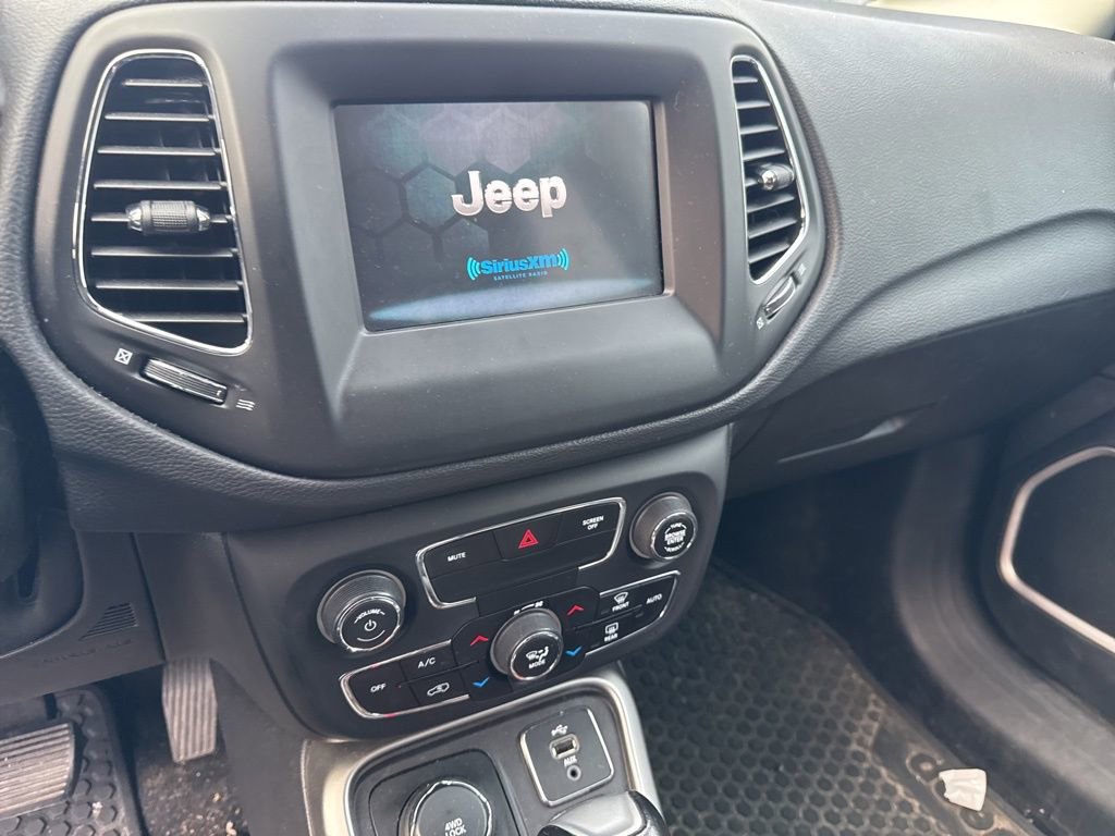 Used 2019 Jeep Compass Latitude w/ Popular Equipment Group image 8