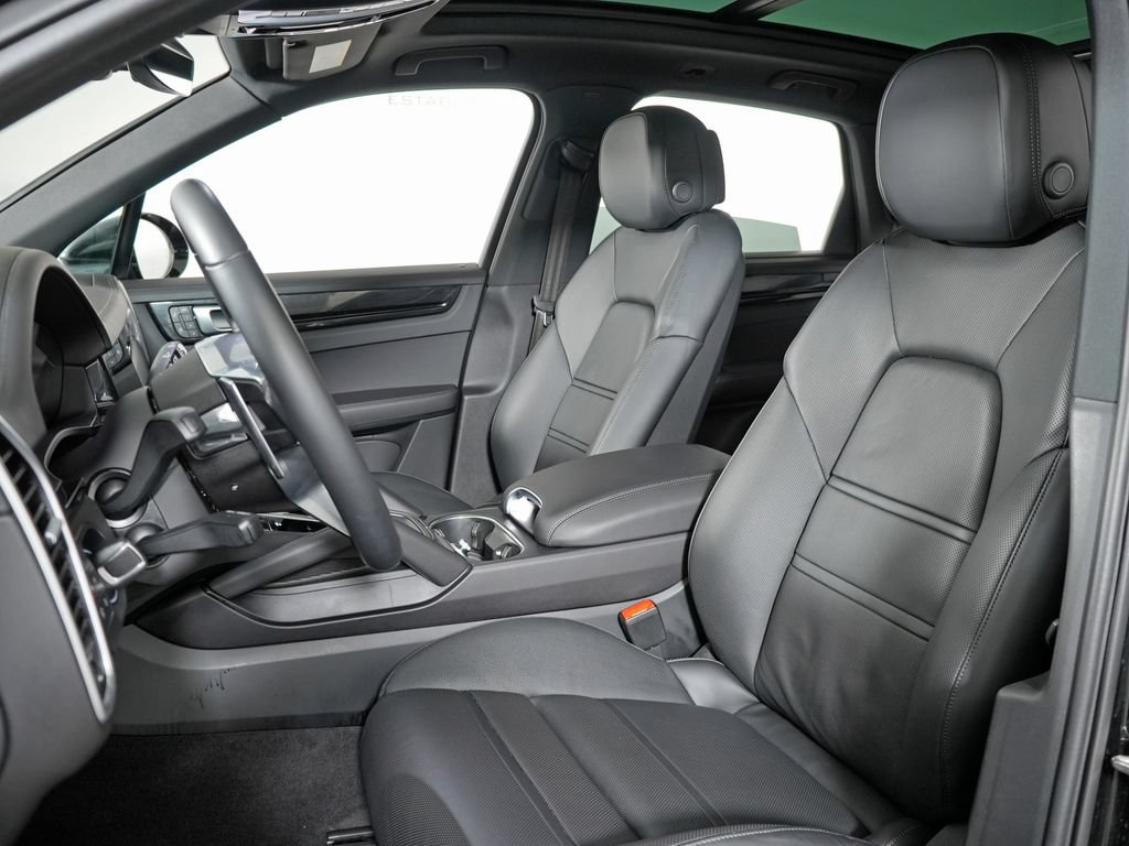 Certified 2023 Porsche Cayenne AWD/4WD image 5