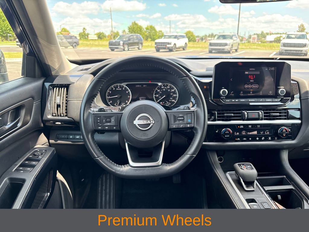 Used 2025 Nissan Pathfinder SV FWD image 6